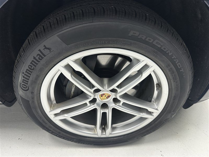 Used 2023 Porsche Macan AWD/4WD image 15