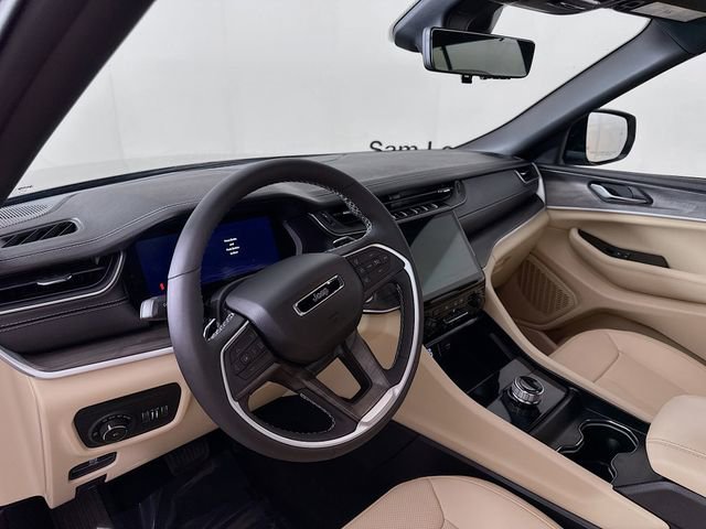 Used 2025 Jeep Grand Cherokee L Limited w/ Luxury Tech Group II RWD image 9