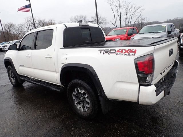 Used 2017 Toyota Tacoma TRD Off-Road w/ Premium & Technology Package image 3