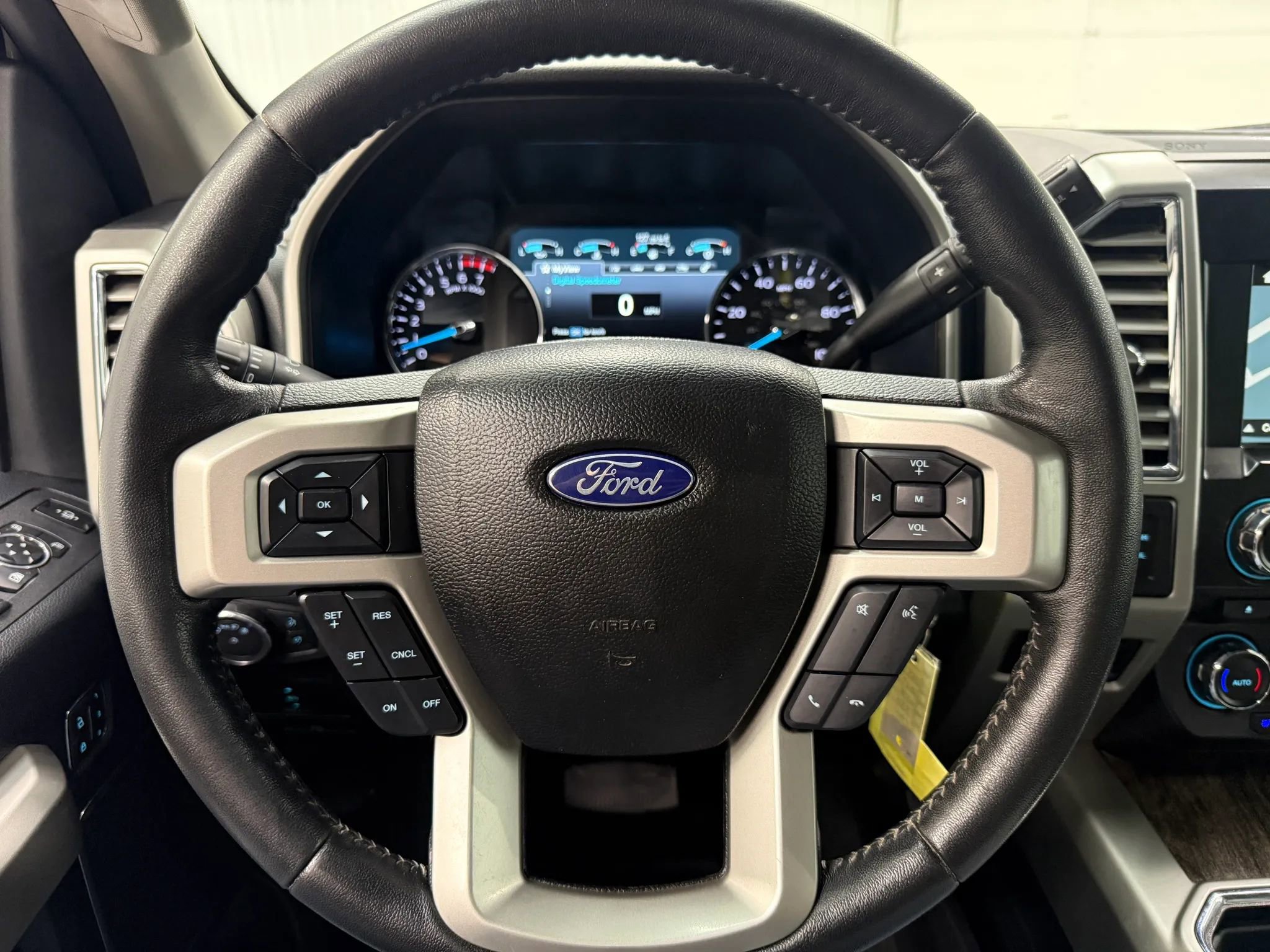 Used 2017 Ford F350 Lariat AWD/4WD image 19