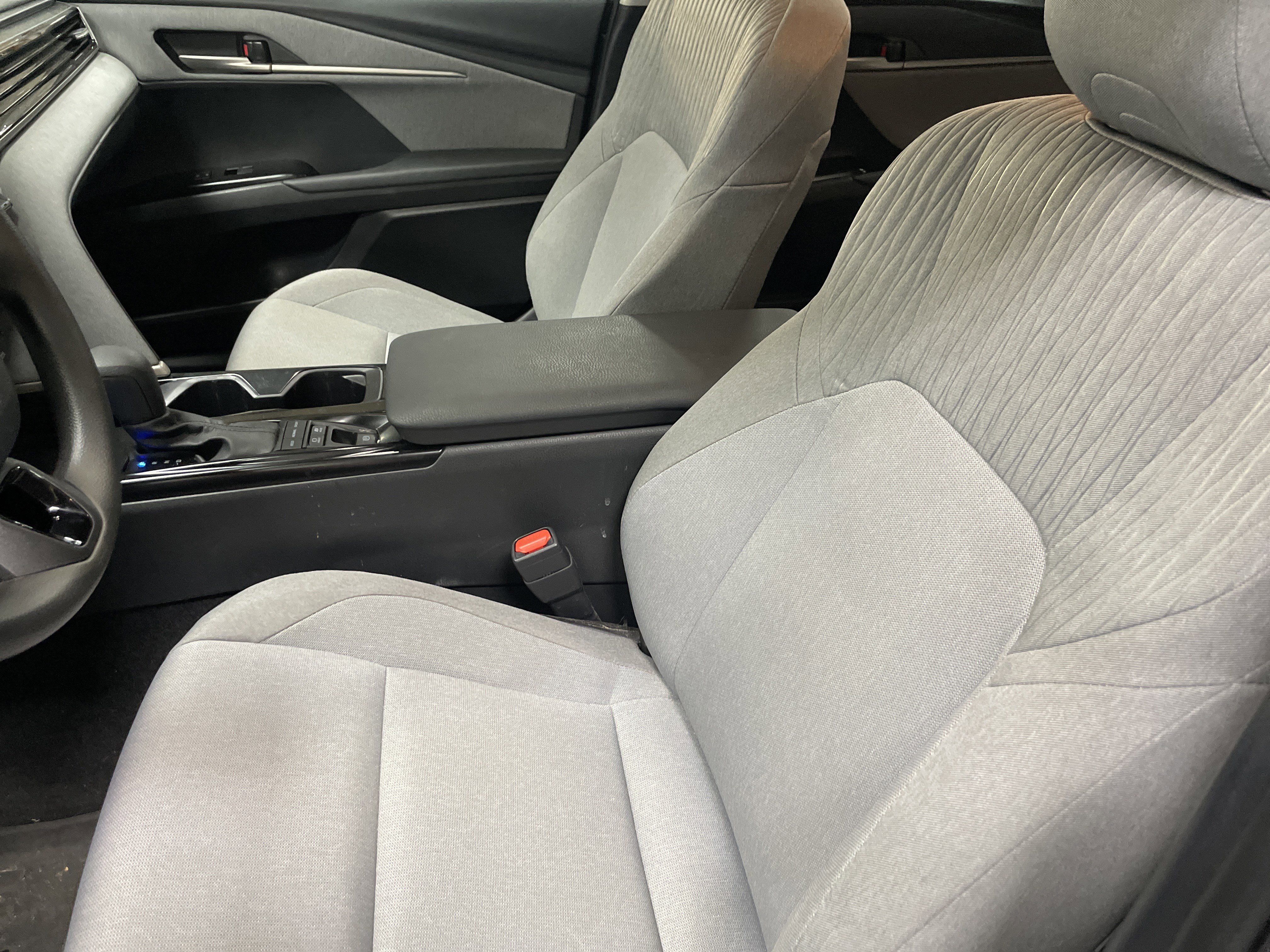 Used 2025 Toyota Camry LE w/ Convenience Package FWD image 7
