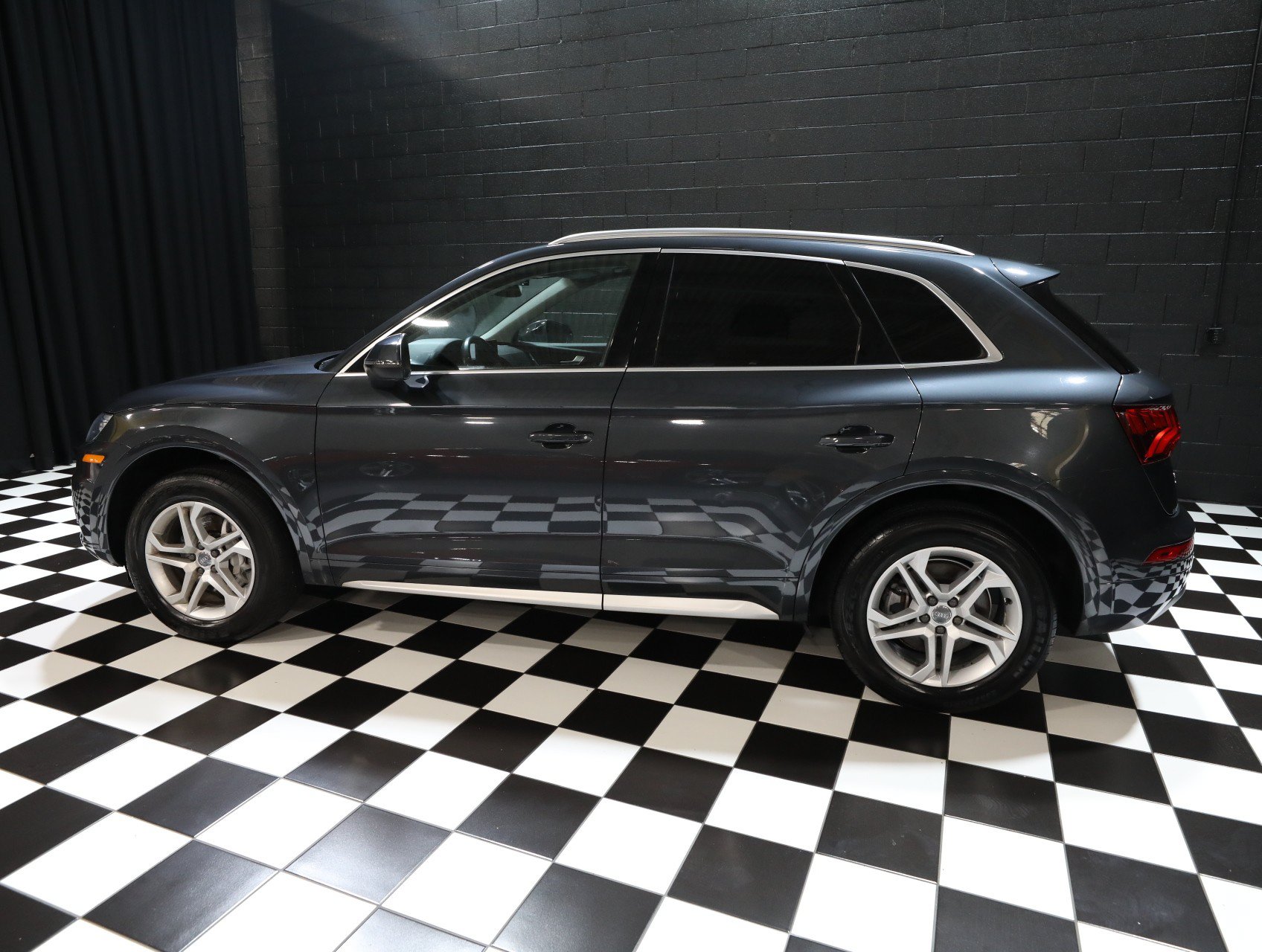 Used 2019 Audi Q5 2.0T Premium w/ Convenience Package AWD/4WD image 24
