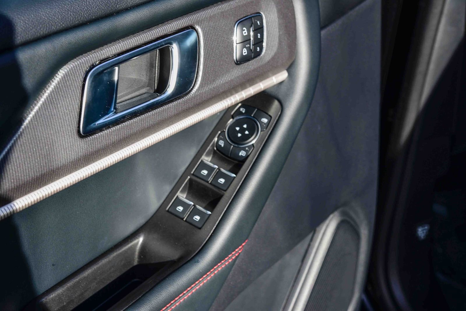 Used 2025 Ford Explorer ST-Line w/ Premium Package image 21