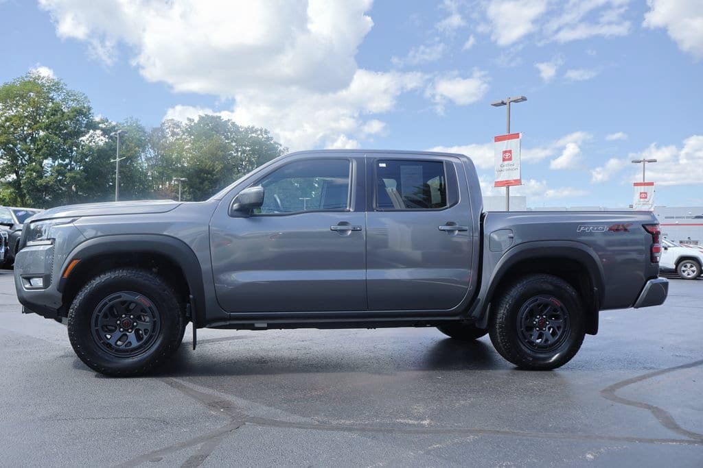 Used 2026 Nissan Frontier PRO-4X AWD/4WD image 3