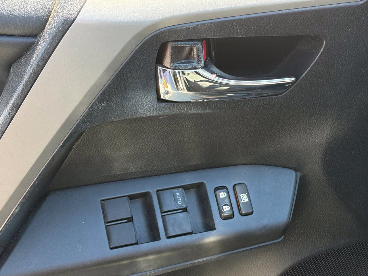 Used 2018 Toyota RAV4 XLE AWD/4WD image 7