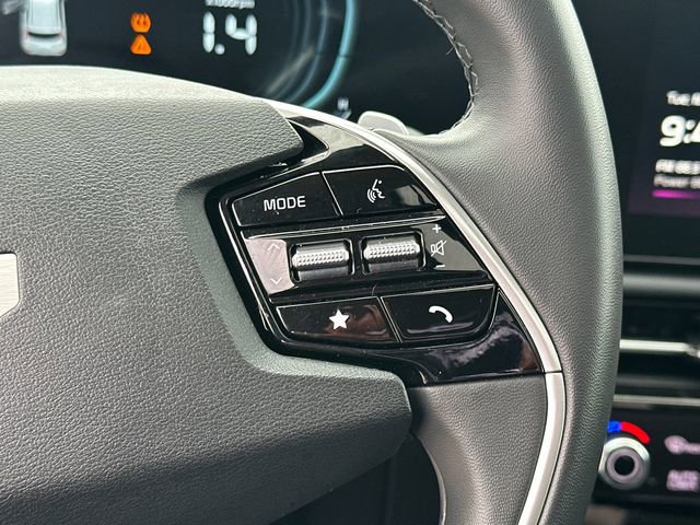 Used 2024 Kia Niro EX Touring image 32