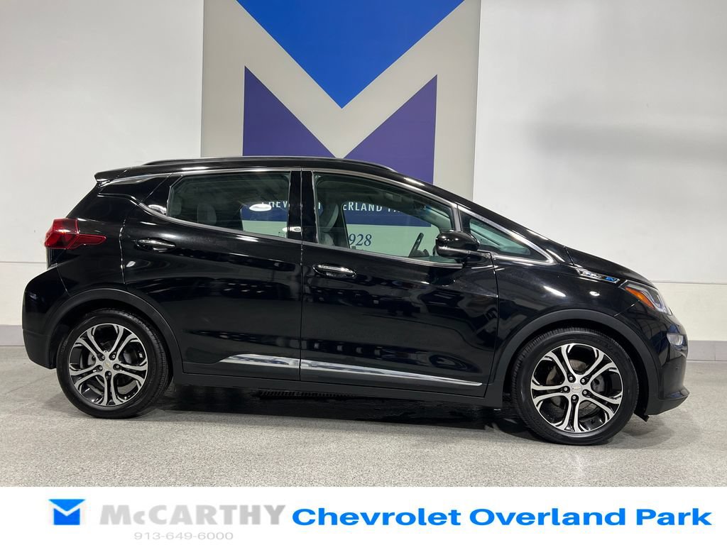 Used 2017 Chevrolet Bolt Premier w/ Driver Confidence II Package FWD image 4