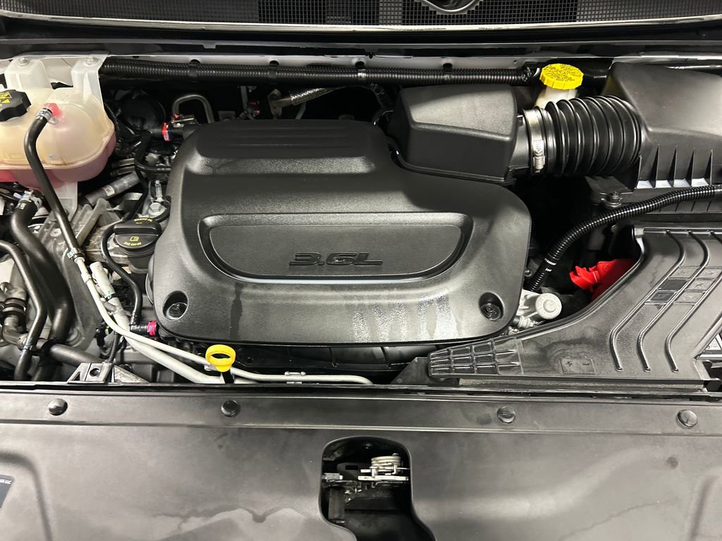 Used 2024 Chrysler Pacifica Limited FWD image 28