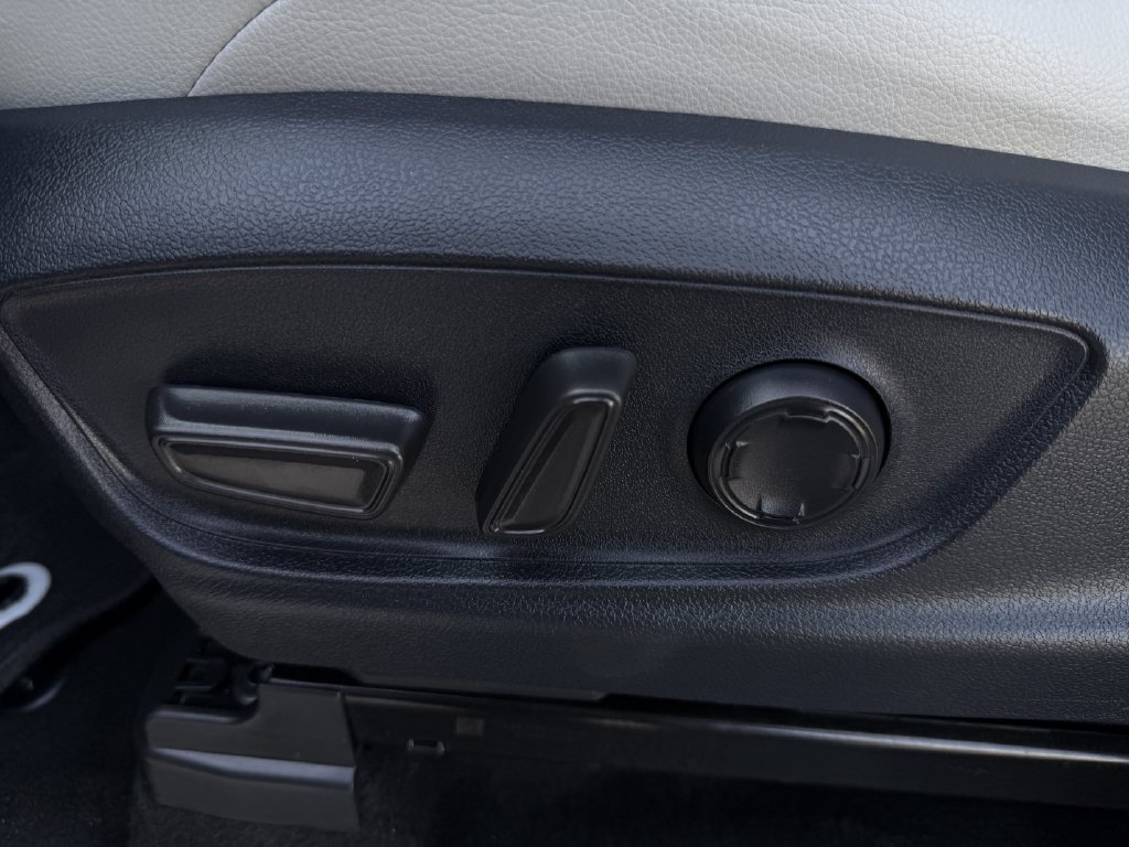 Used 2025 Toyota Tacoma Limited AWD/4WD image 27
