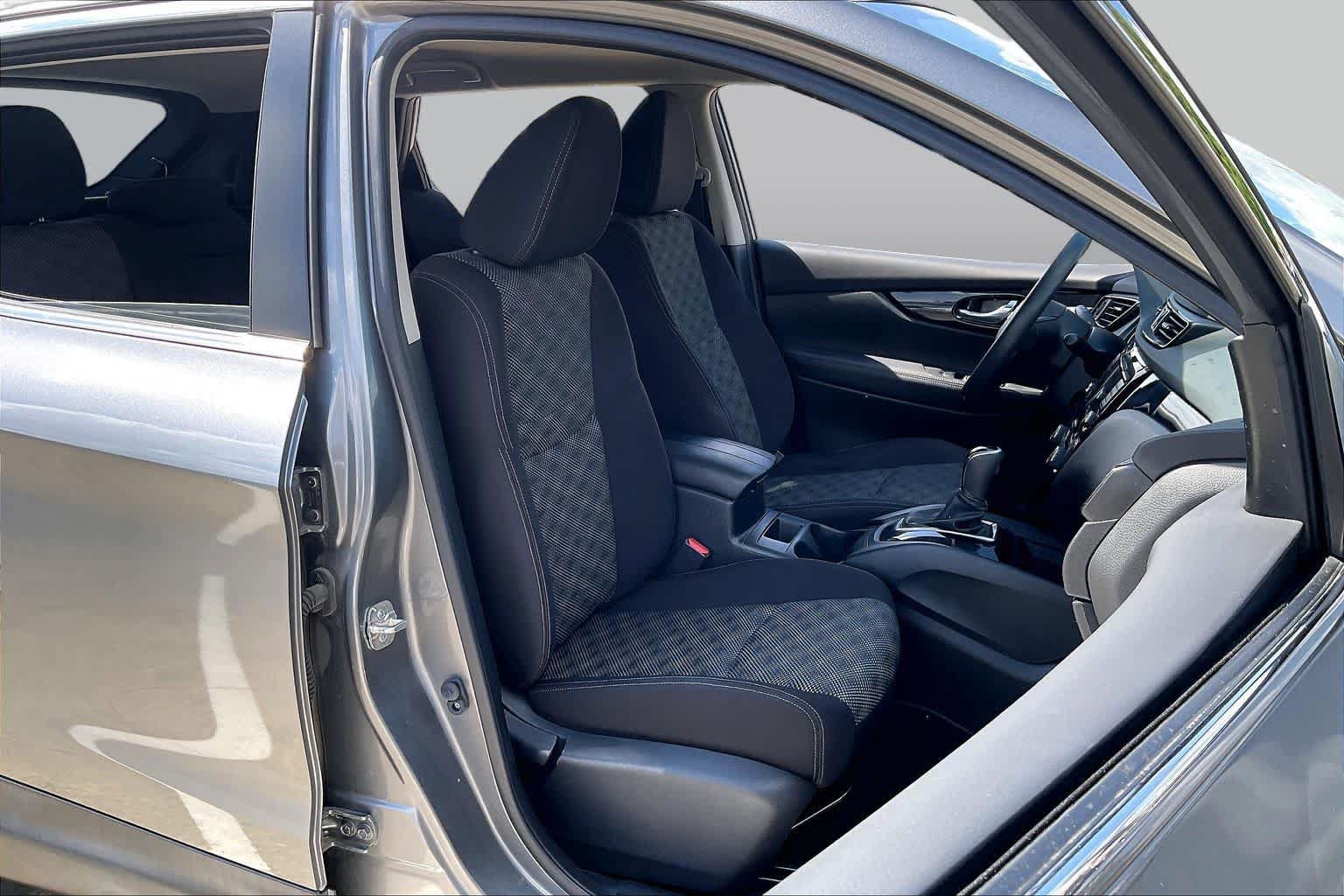 Used 2020 Nissan Rogue Sport SV FWD image 8