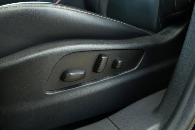 Used 2022 Cadillac XT4 Luxury w/ Cold Weather Package FWD image 22