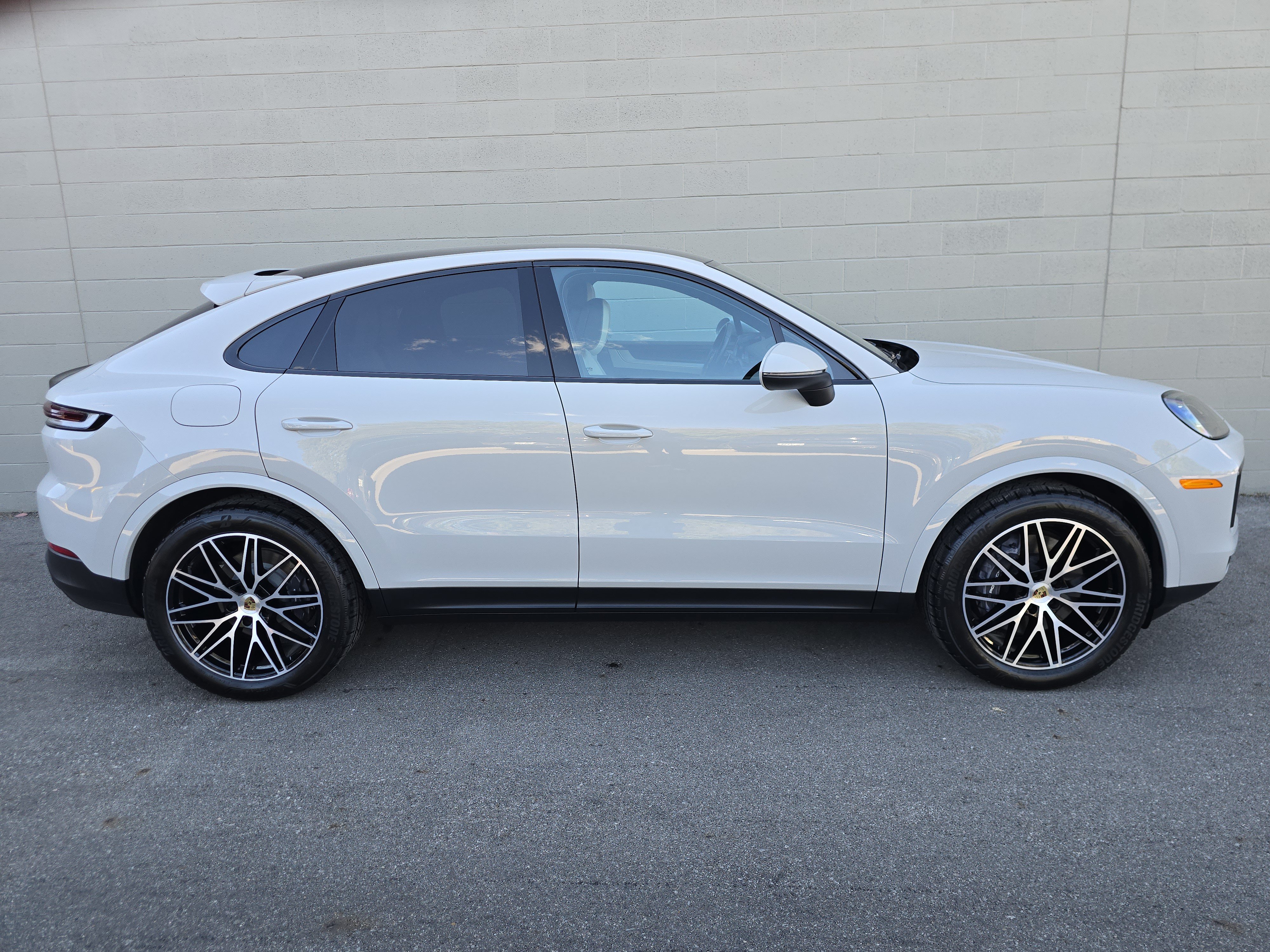 Certified 2024 Porsche Cayenne Coupe AWD/4WD image 16