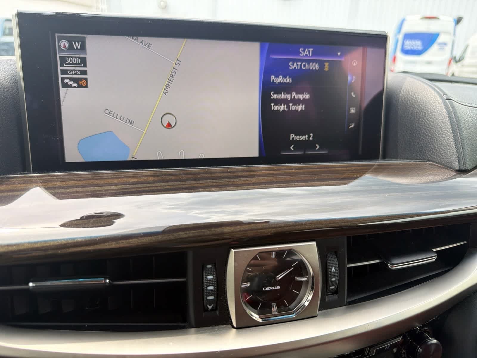 Used 2019 Lexus LX 570 4WD w/ Luxury Package image 3