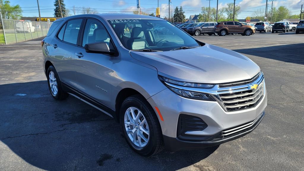 Used 2023 Chevrolet Equinox LS AWD/4WD image 16
