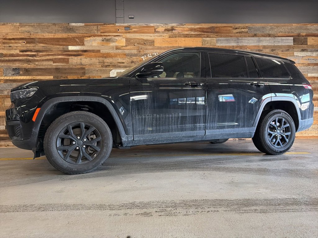 Used 2025 Jeep Grand Cherokee L Altitude image 24