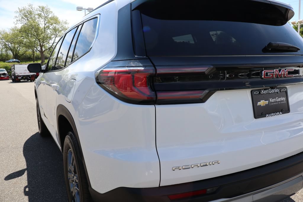 Used 2025 GMC Acadia Elevation FWD image 32