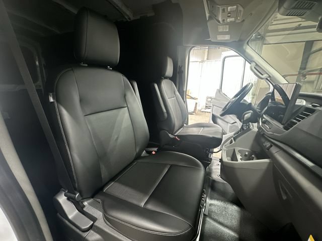 New 2026 Ford Transit 250 148 Medium Roof w/ Load Area Protection Package RWD image 32