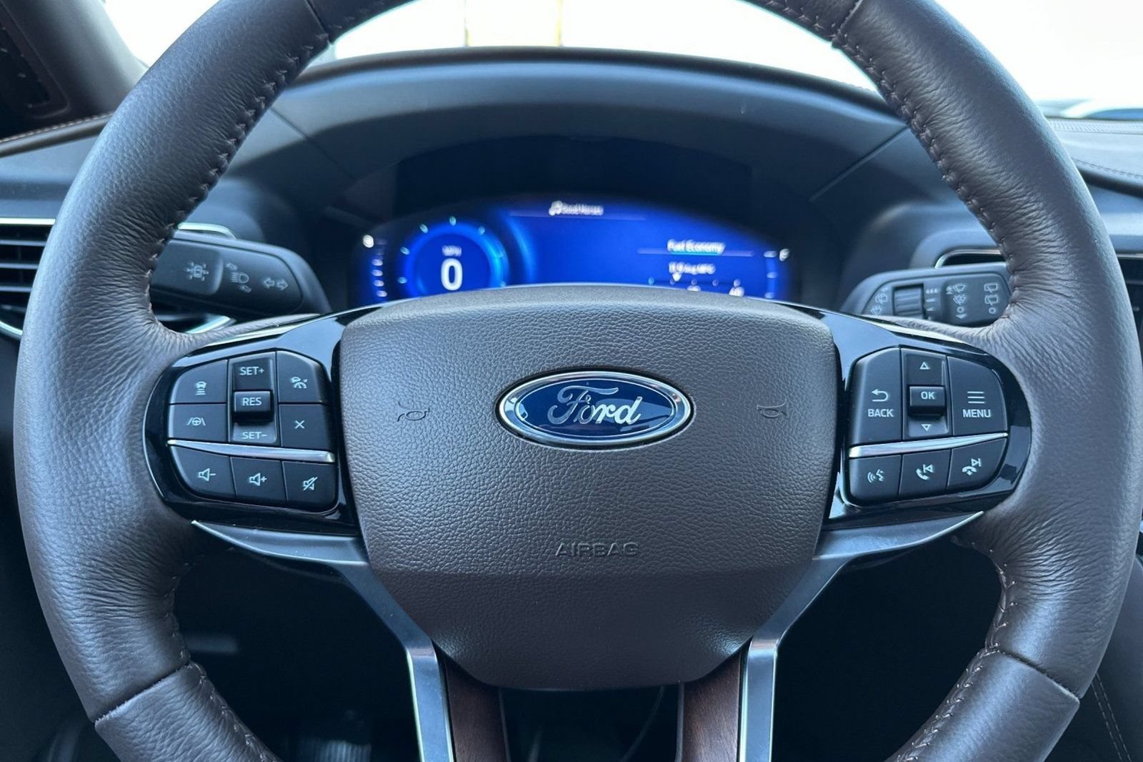 New 2024 Ford Explorer King Ranch w/ Technology Package RWD image 31