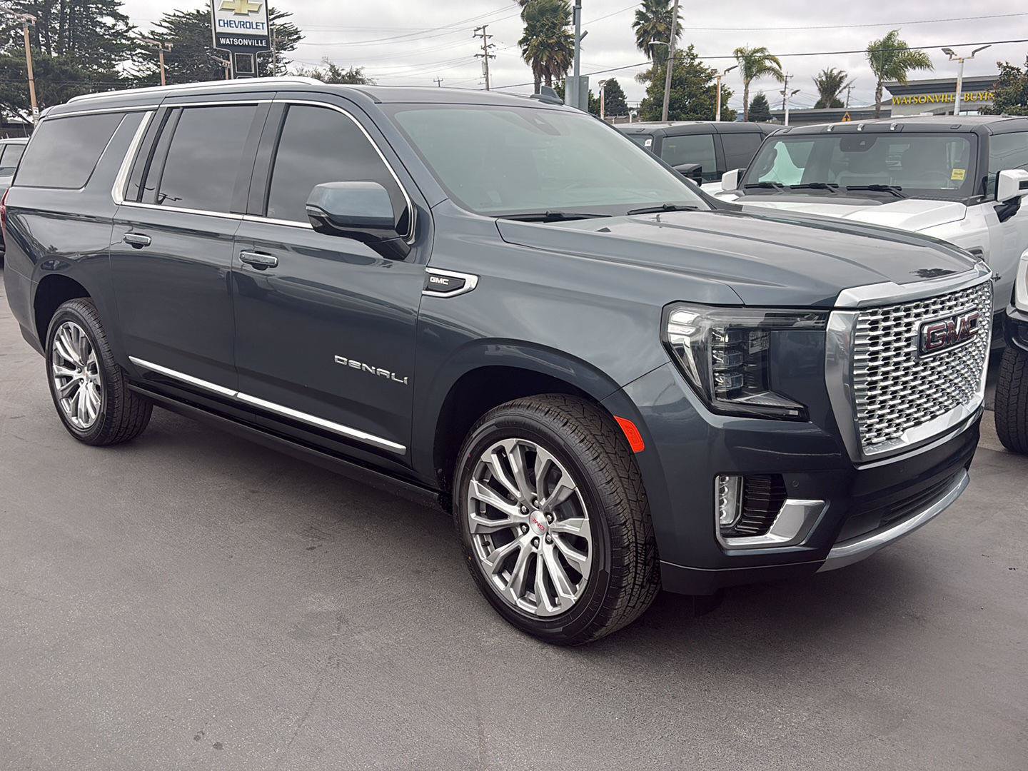 Used 2021 GMC Yukon XL Denali AWD/4WD image 1