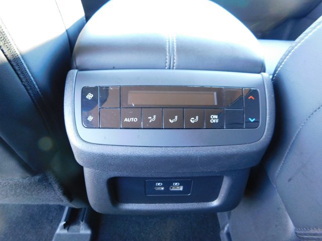 Used 2025 Nissan Pathfinder SL FWD image 25