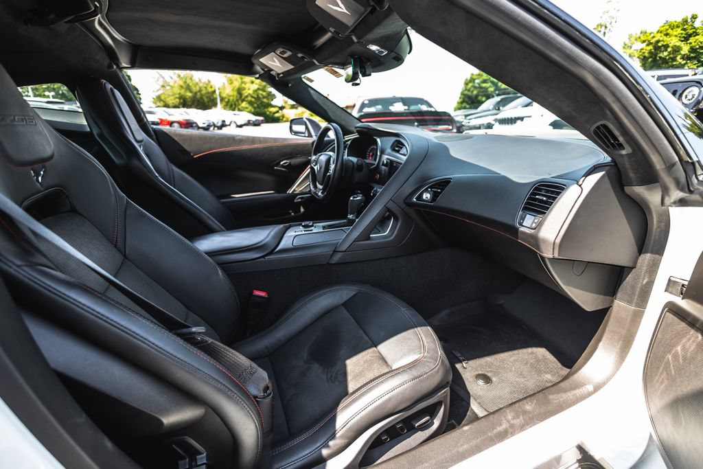 Used 2016 Chevrolet Corvette Z06 w/ 3LZ Preferred Equipment Group RWD image 30