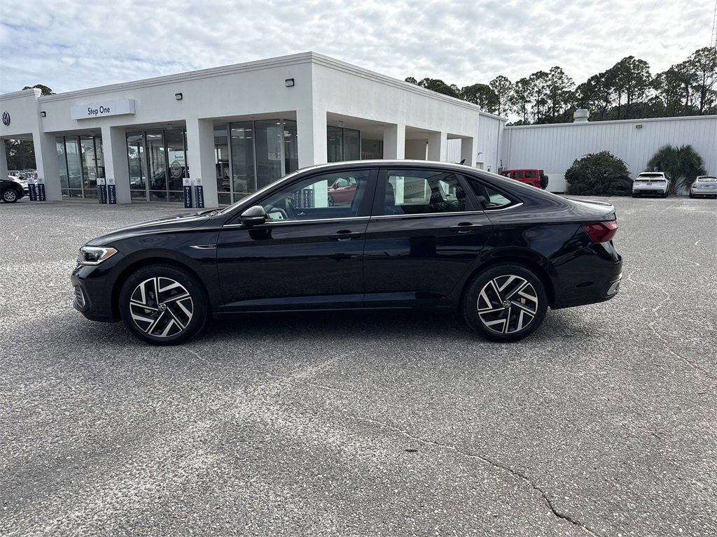 Used 2024 Volkswagen Jetta SEL image 4