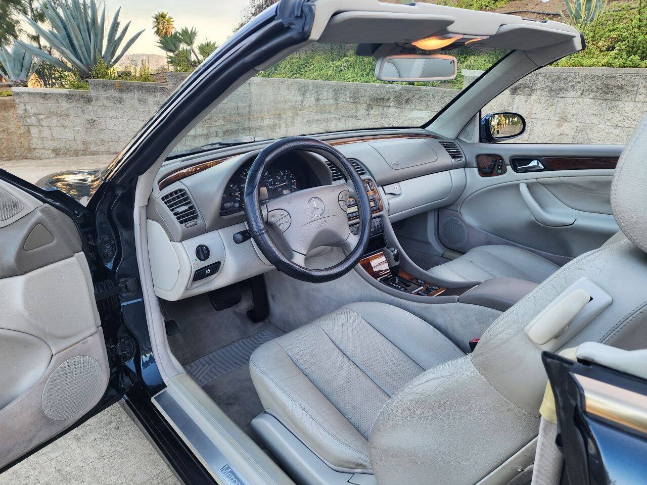 Used 2002 Mercedes-Benz CLK 320 Cabriolet image 16