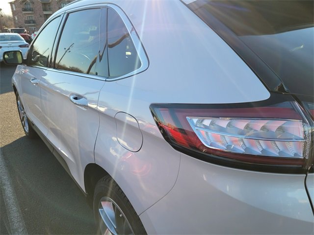 Used 2018 Ford Edge Titanium w/ Technology Package image 3