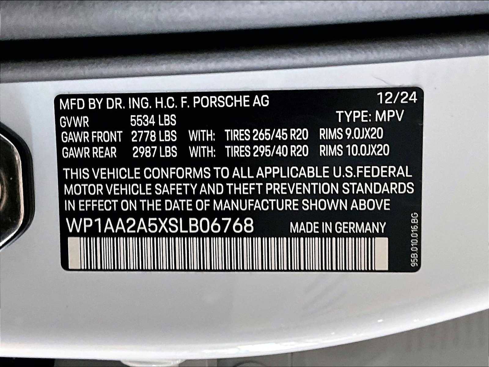 Used 2025 Porsche Macan image 36