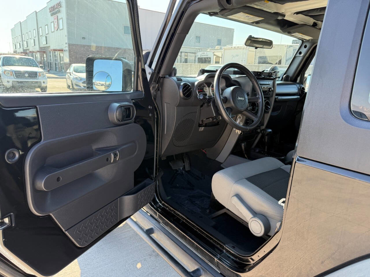 Used 2010 Jeep Wrangler Rubicon w/ PWR Convenience Group image 21