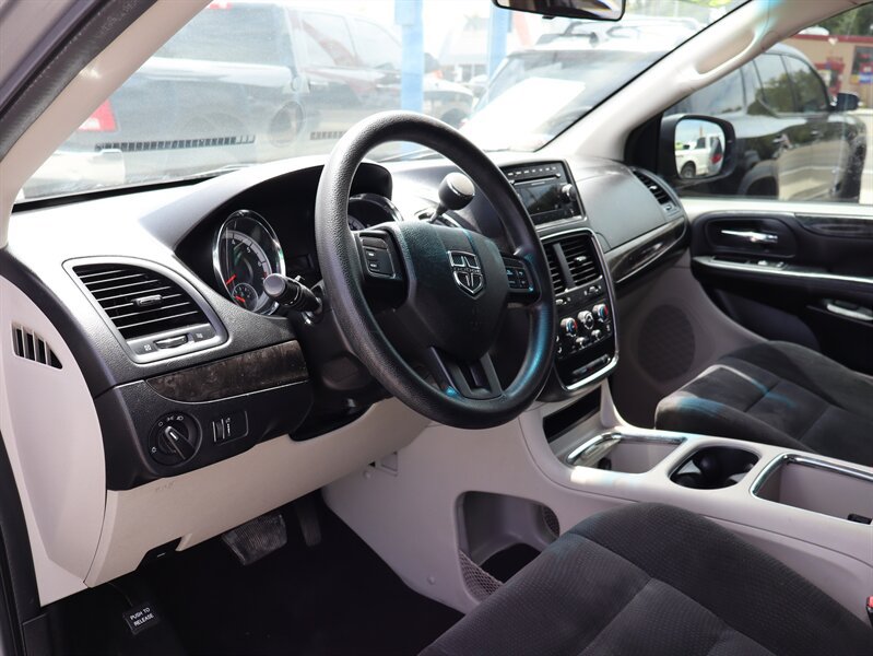 Used 2015 Dodge Grand Caravan SXT FWD image 23