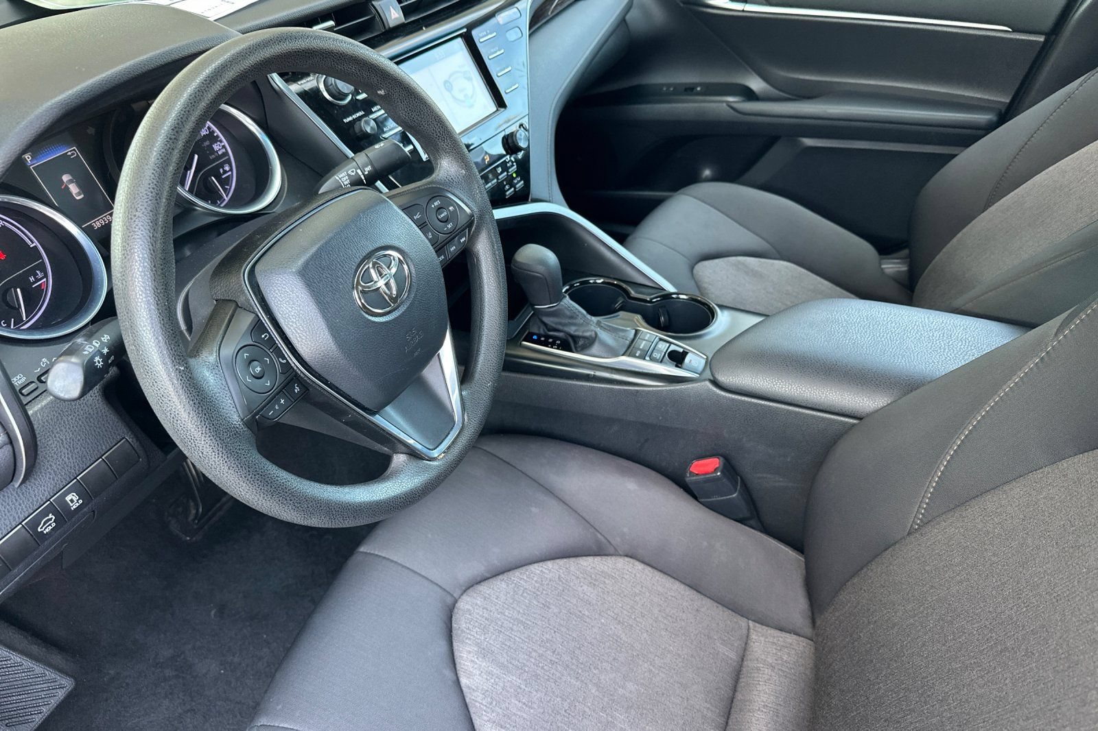 Used 2020 Toyota Camry LE w/ Fleet Convenience Package FWD image 9
