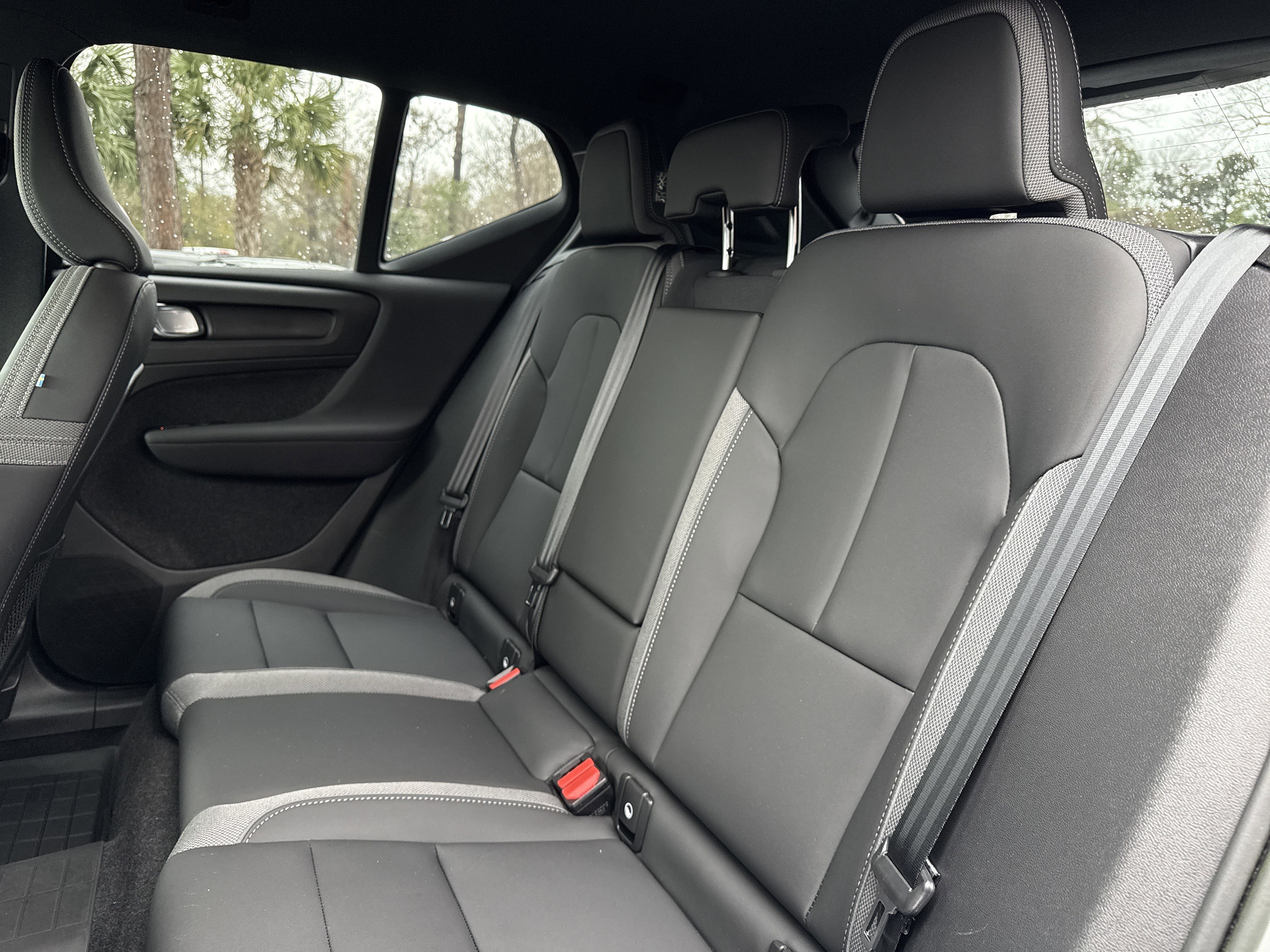 Used 2023 Volvo XC40 Recharge Core image 29