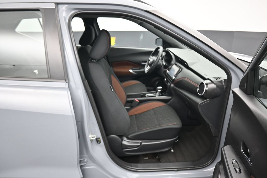 Used 2023 Nissan Kicks SR FWD image 40