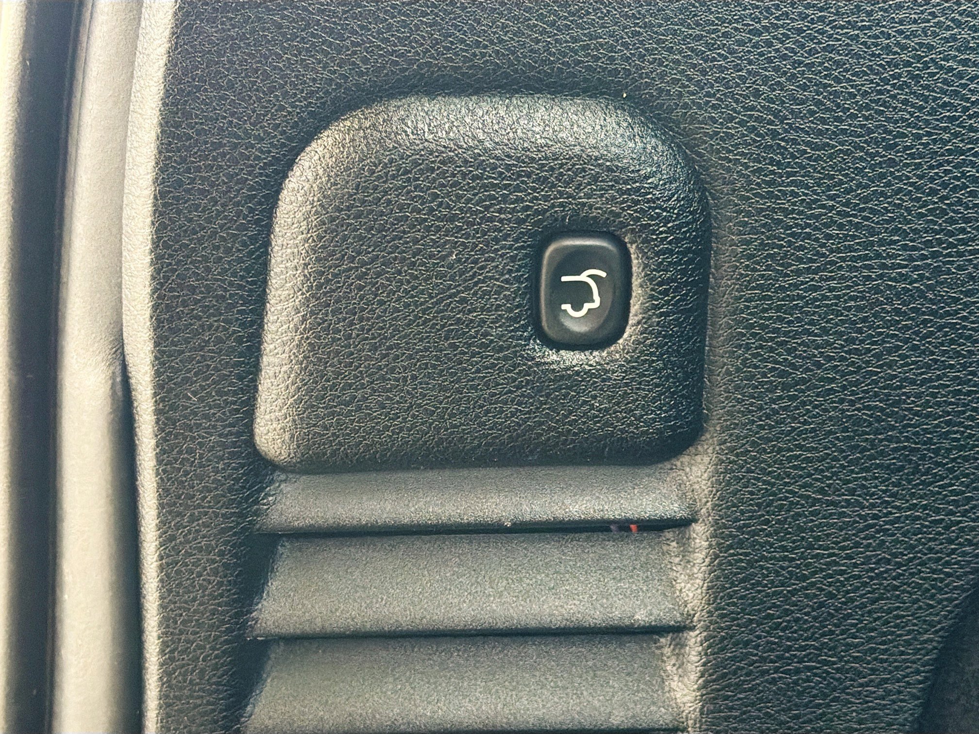 Used 2017 Jeep Grand Cherokee Overland w/ Jeep Active Safety Group image 32