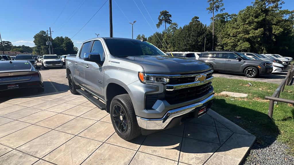 Used 2024 Chevrolet Silverado 1500 LT RWD image 3