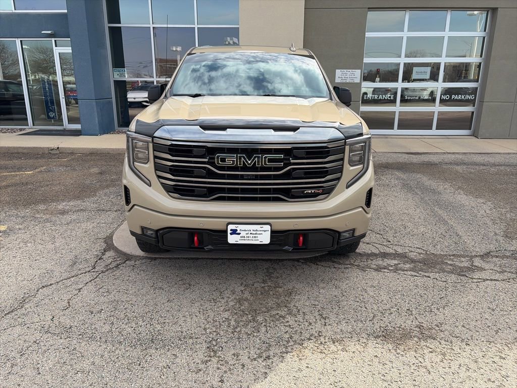 Used 2022 GMC Sierra 1500 AT4 w/ AT4 Premium Package AWD/4WD image 3