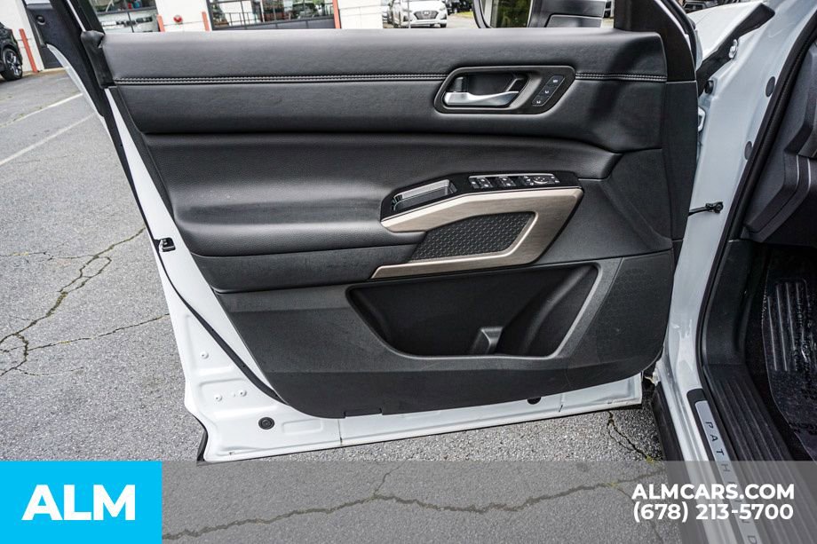 Used 2025 Nissan Pathfinder Platinum w/ Cargo Package AWD/4WD image 49