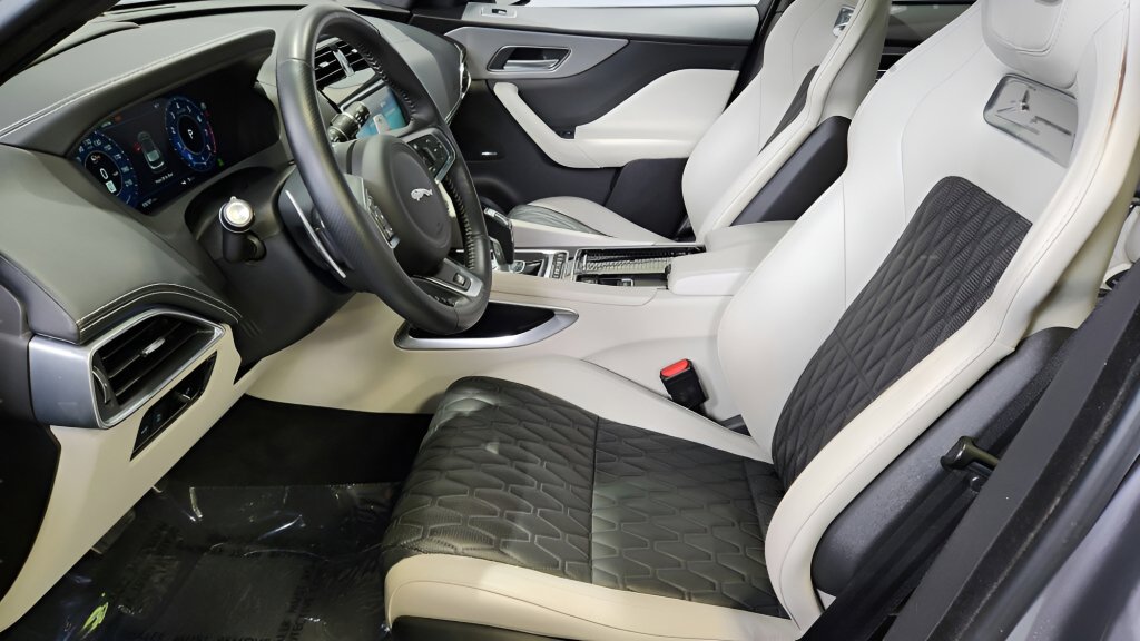 Used 2020 Jaguar F-PACE SVR image 26