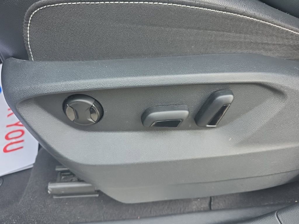 Used 2025 Volkswagen Atlas SE image 23