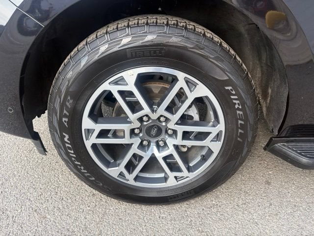 Used 2025 Ford Expedition Active AWD/4WD image 13