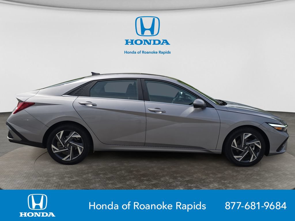 Used 2025 Hyundai Elantra Limited FWD image 6