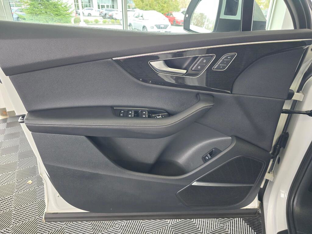 Used 2025 Audi Q7 3.0T Premium Plus image 20