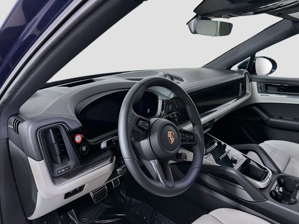 Used 2025 Porsche Cayenne S AWD/4WD image 4