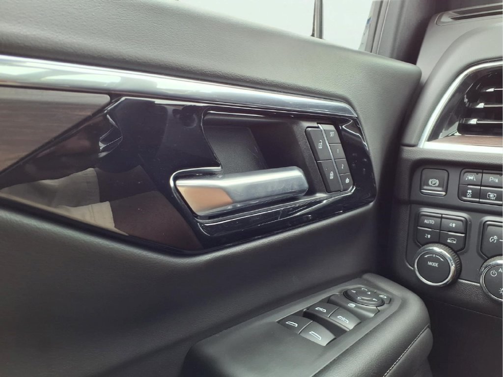 Used 2025 Chevrolet Tahoe LT AWD/4WD image 19