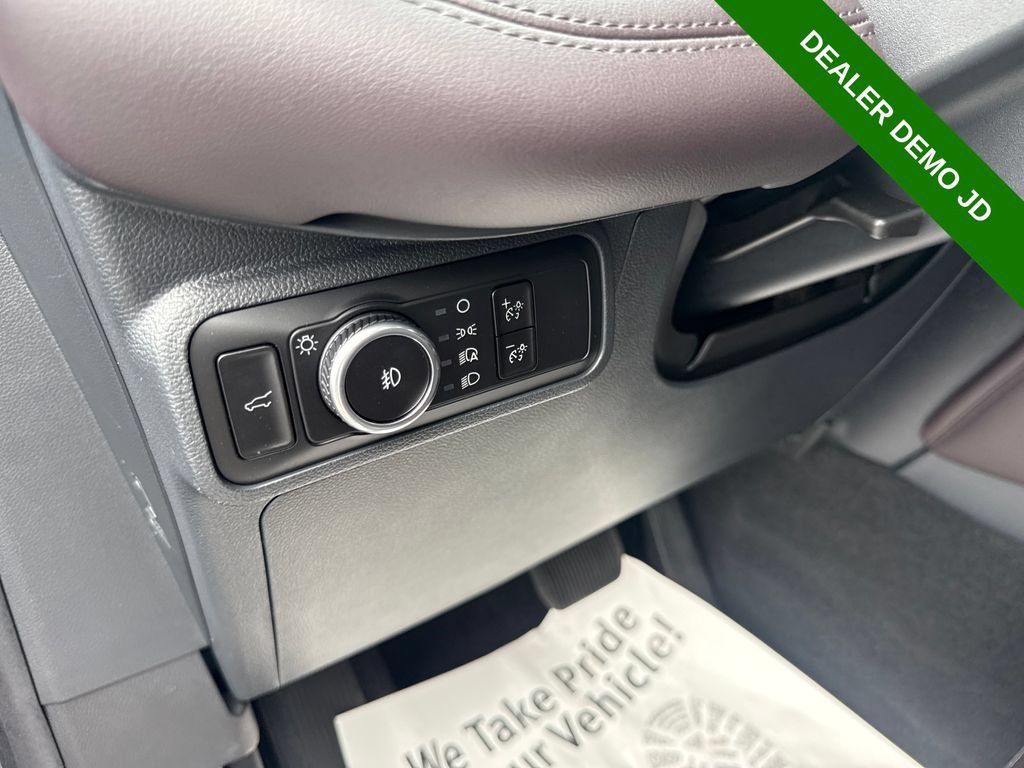 Used 2025 Ford Explorer Platinum AWD/4WD image 24