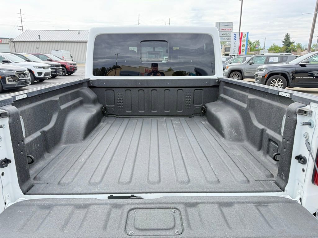 Used 2023 Jeep Gladiator Overland AWD/4WD image 10