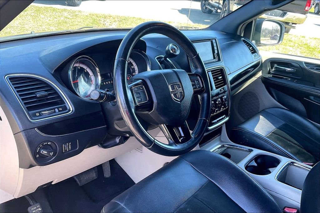 Used 2017 Dodge Grand Caravan SXT image 12