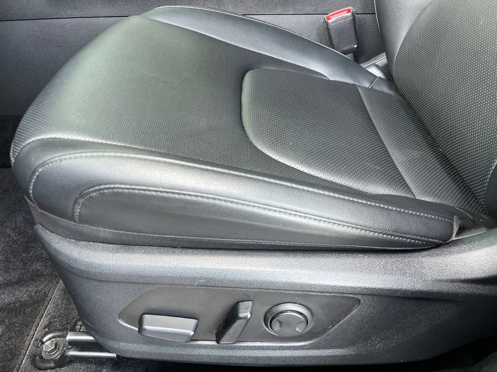Used 2025 Kia Sportage EX FWD image 21