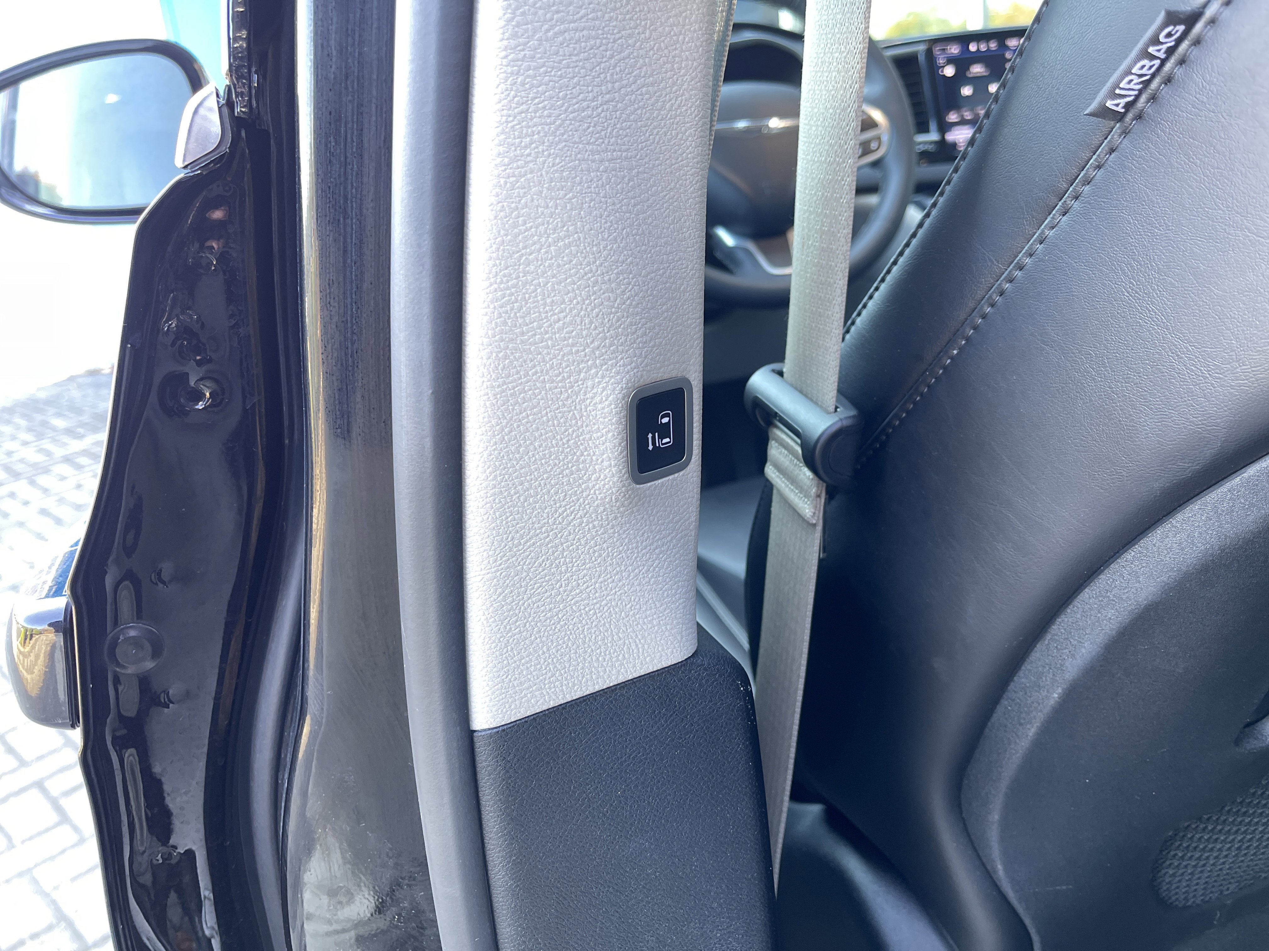 Used 2024 Chrysler Pacifica Touring-L image 38